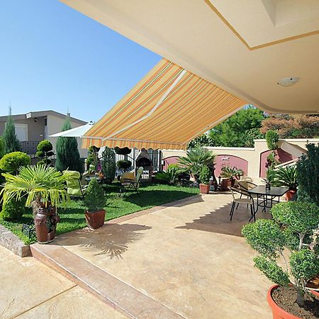 Villa Jupok Бар Екстериор снимка