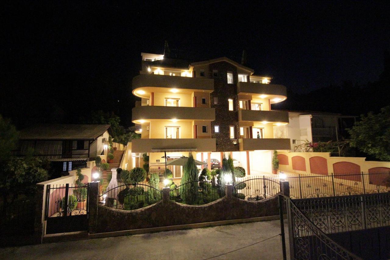 Villa Jupok Бар Екстериор снимка