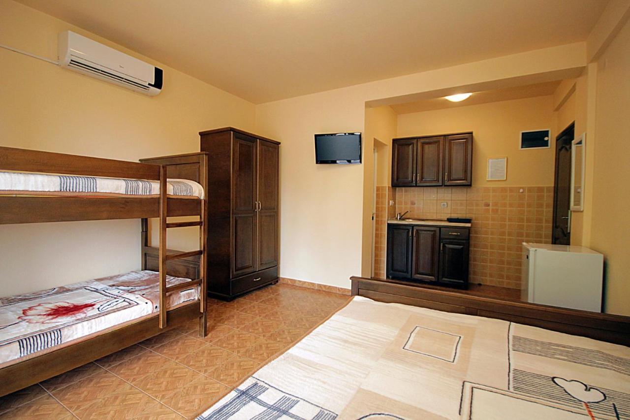 Villa Jupok Бар Екстериор снимка