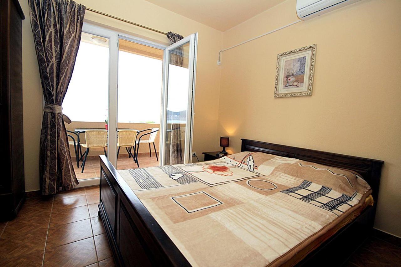 Villa Jupok Бар Екстериор снимка