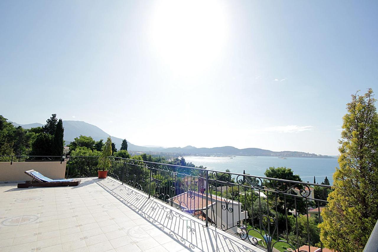 Villa Jupok Бар Екстериор снимка
