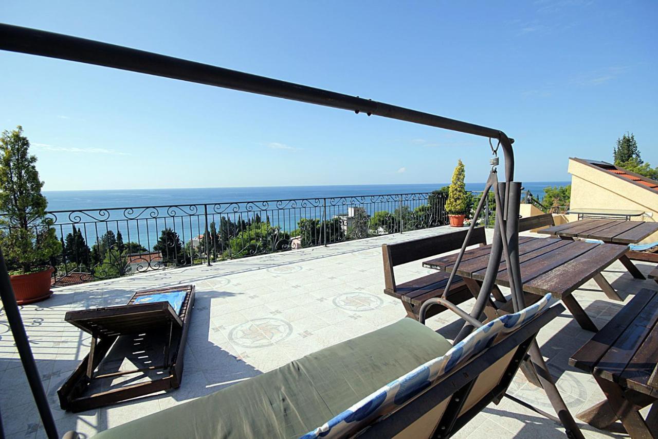 Villa Jupok Бар Екстериор снимка