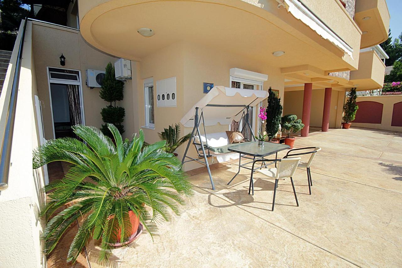 Villa Jupok Бар Екстериор снимка