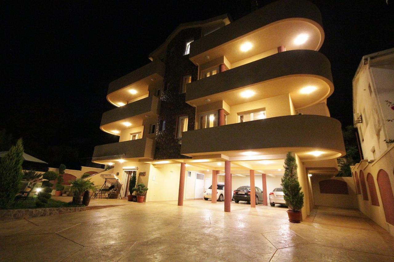 Villa Jupok Бар Екстериор снимка