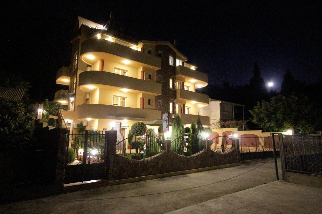 Villa Jupok Бар Екстериор снимка